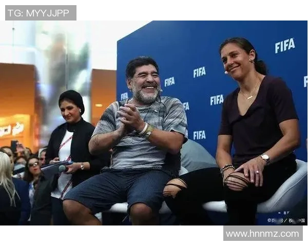 女足球明星的奋斗与荣耀：从草地到绿茵场的传奇人生